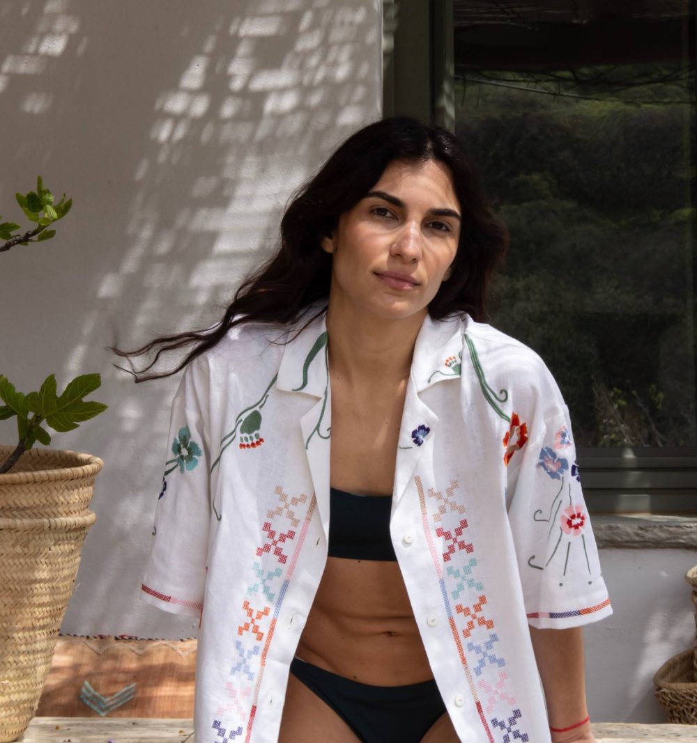 Linen shirt with short sleeves and embroidery