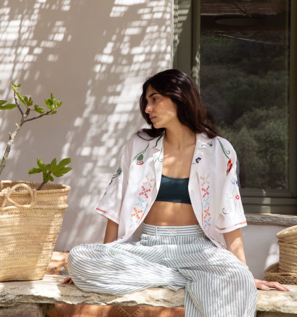 Linen shirt with short sleeves and embroidery - Image 5