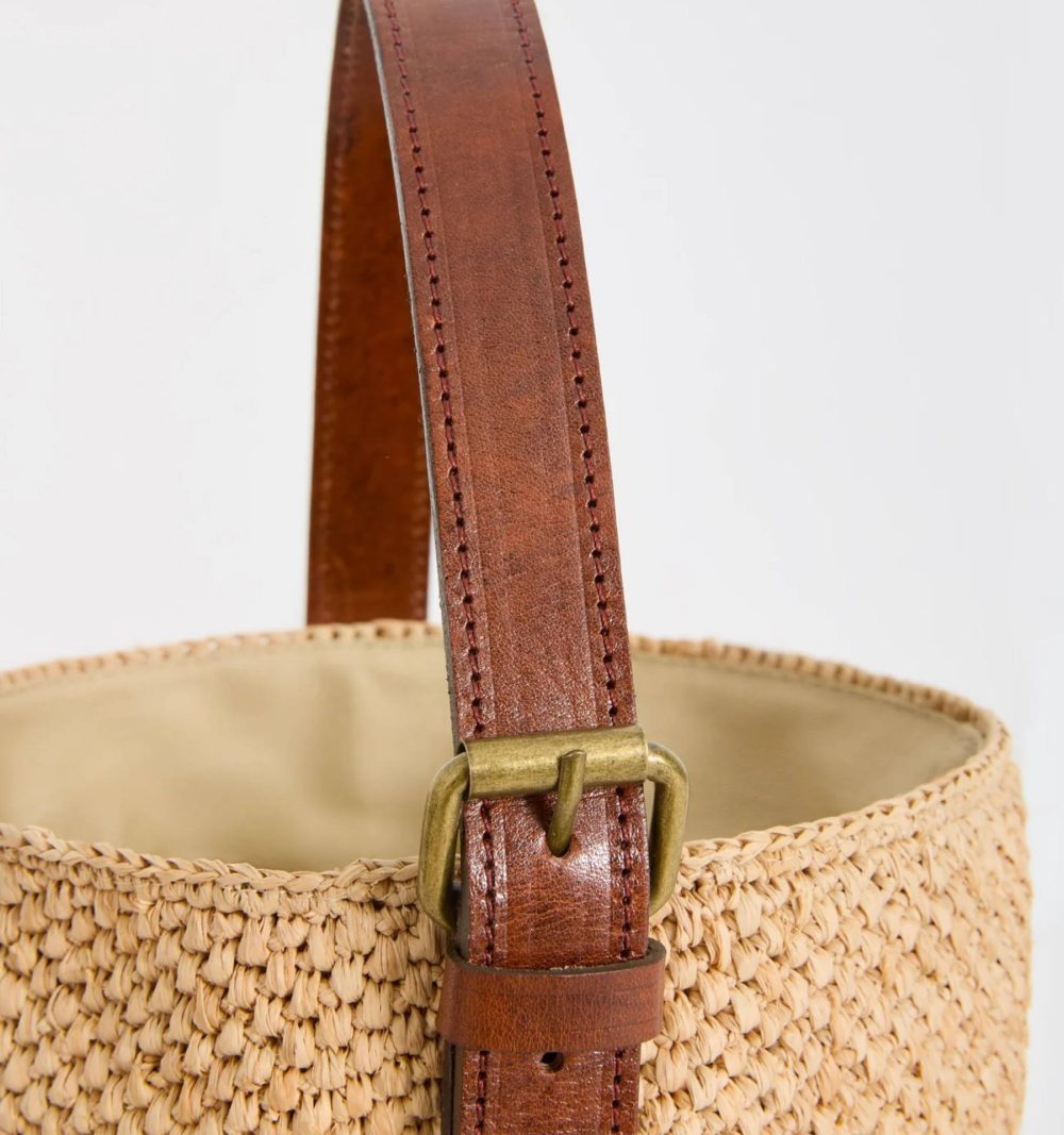 Ibeliv Raffia Shoulder Bucket Bag in Natural - Image 4
