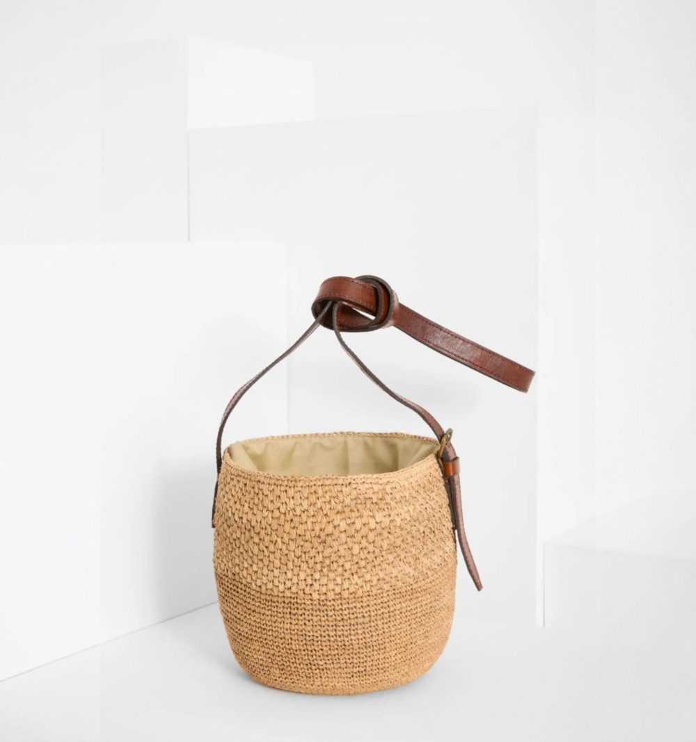 Ibeliv Raffia Shoulder Bucket Bag in Natural - Image 4