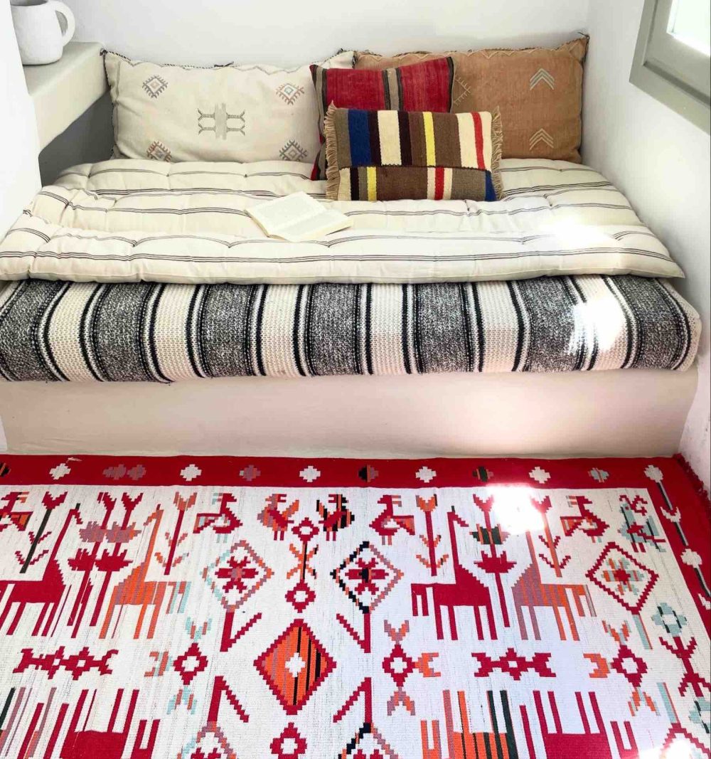 Reversible Woven Rug in Red - Image 2