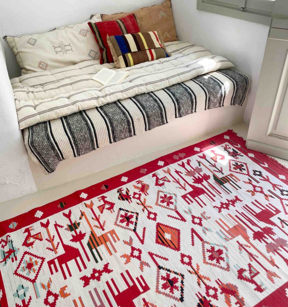 Reversible Woven Rug in Red - Image 5