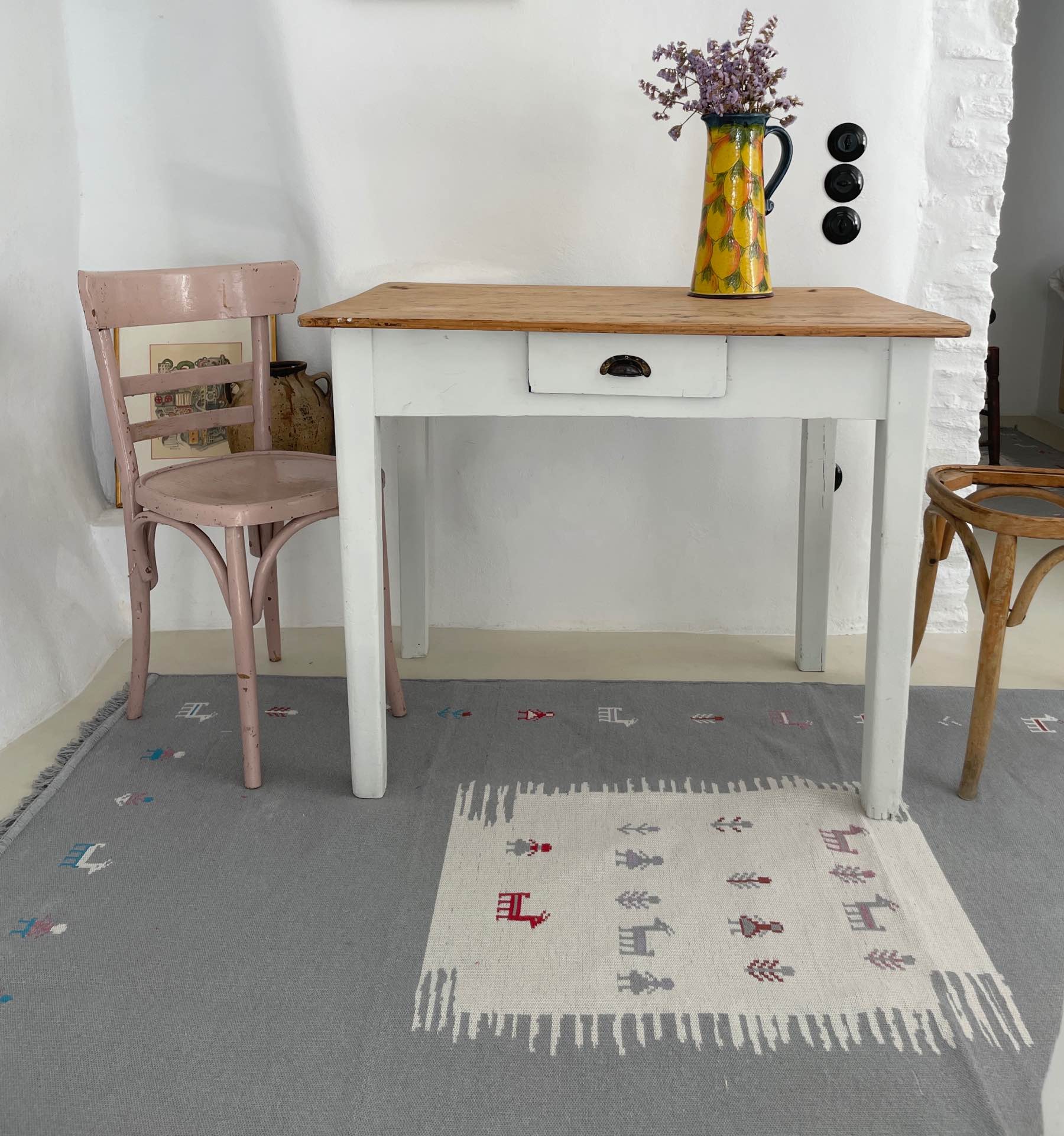 Reversible Woven Rug in Gray - Image 2
